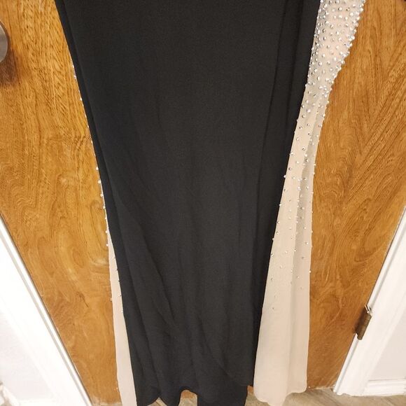 Xscape "Sarah" Long Jersey Knit with Caviar Beaded Sides Dress SIZE 4 NWT - Picture 5 of 11